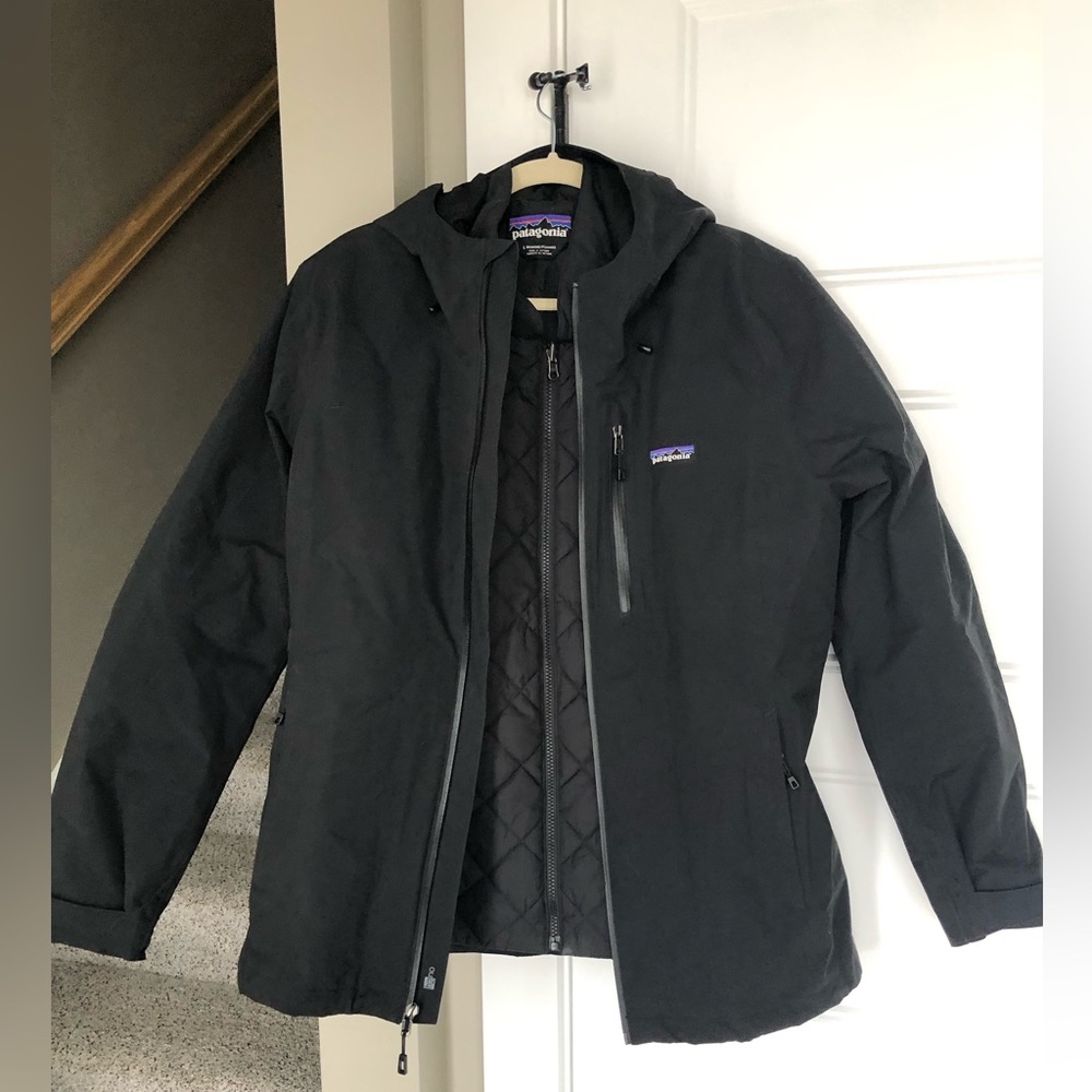 Patagonia Women’s 3-in-1 Winter Jacket With Hood. Like New Condition!
